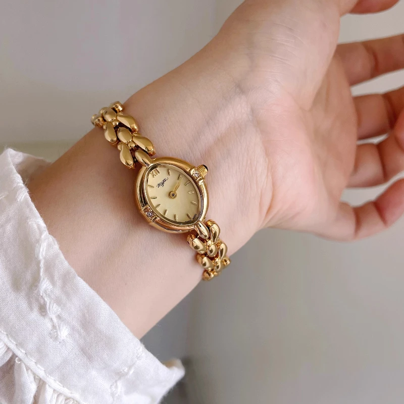 Student 2025 waterproof quartz watch birthday gift classic trend women's watch elegant simple retro
Student 2025 waterproof quartz watch birthday gift classic trend women's watch elegant simple retro