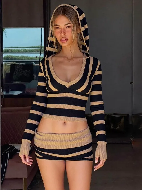 Сексуальный полосатый комплект: топ с V-образным вырезом и капюшоном, прямые брюки из ПВХ с низкой/средней посадкой, однотонные, коллекция Mid-Year
Сексуальный полосатый комплект: топ с V-образным вырезом и капюшоном, прямые брюки из ПВХ с низкой/средней посадкой, однотонные, коллекция Mid-Year