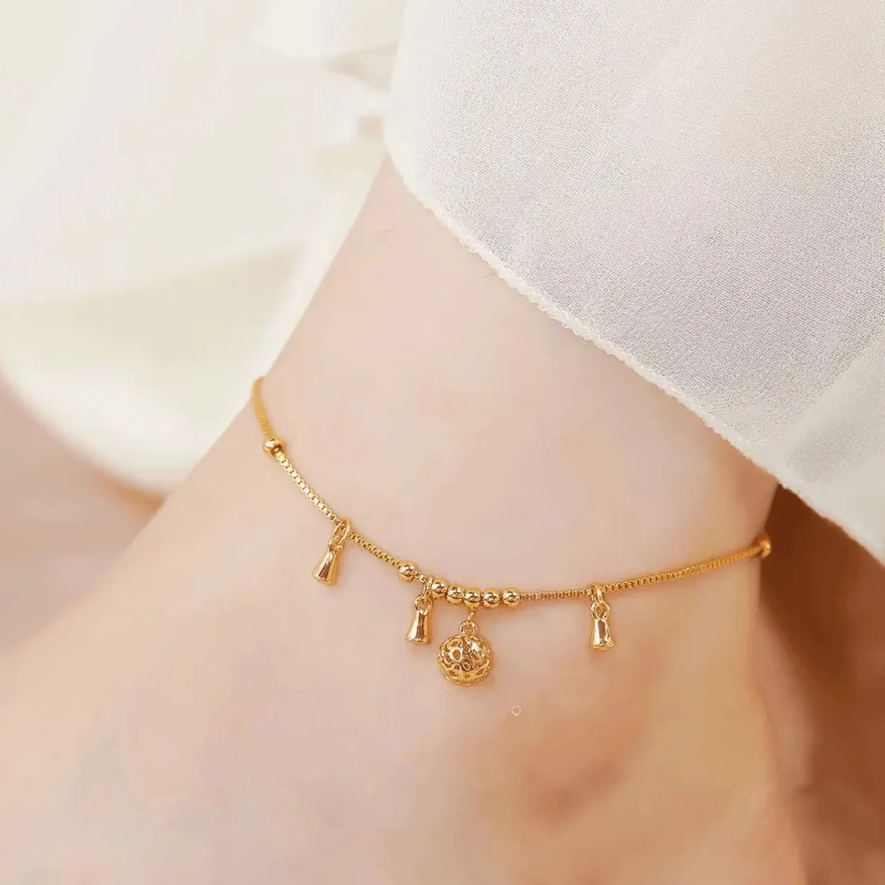 New Hollowed Out Bell, Lucky Ankle Chain, Fashionable and Versatile Foot Accessory Suitable for Taking Photos Waterproof Beach
New Hollowed Out Bell, Lucky Ankle Chain, Fashionable and Versatile Foot Accessory Suitable for Taking Photos Waterproof Beach