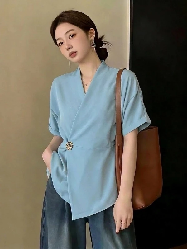 Elegant Blue V-Neck Short Sleeve Shirt Women's plus Size Irregular Top Korean Style Commute Fashion Loose Fit Summer New
Elegant Blue V-Neck Short Sleeve Shirt Women's plus Size Irregular Top Korean Style Commute Fashion Loose Fit Summer New
