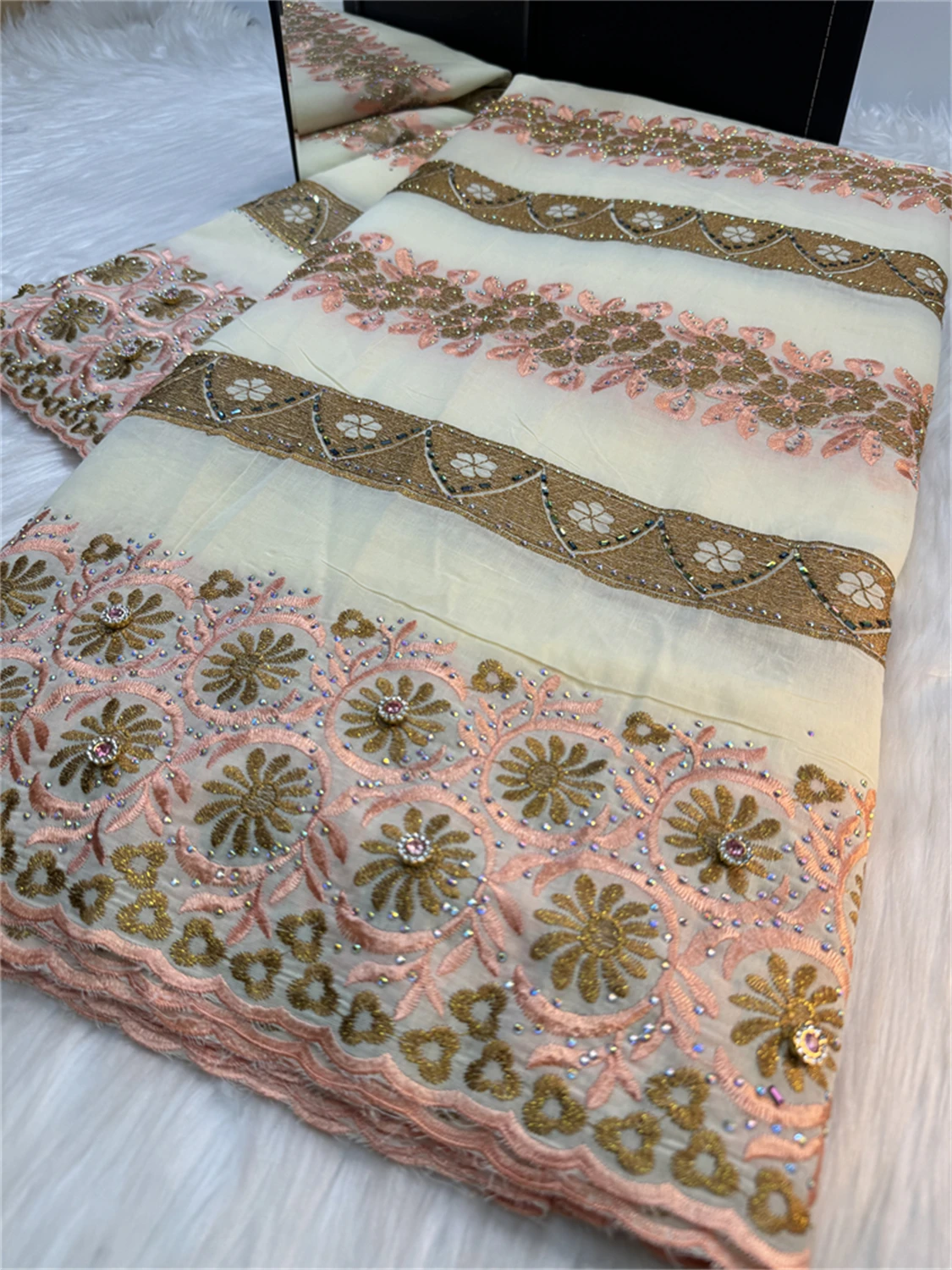 Women Stones Swiss Voile Lace in Switzerland 2026 African 100% Cotton Embroidery Lace Fabrics Nigerian Lace Popular Dubai Style
Women Stones Swiss Voile Lace in Switzerland 2026 African 100% Cotton Embroidery Lace Fabrics Nigerian Lace Popular Dubai Style
