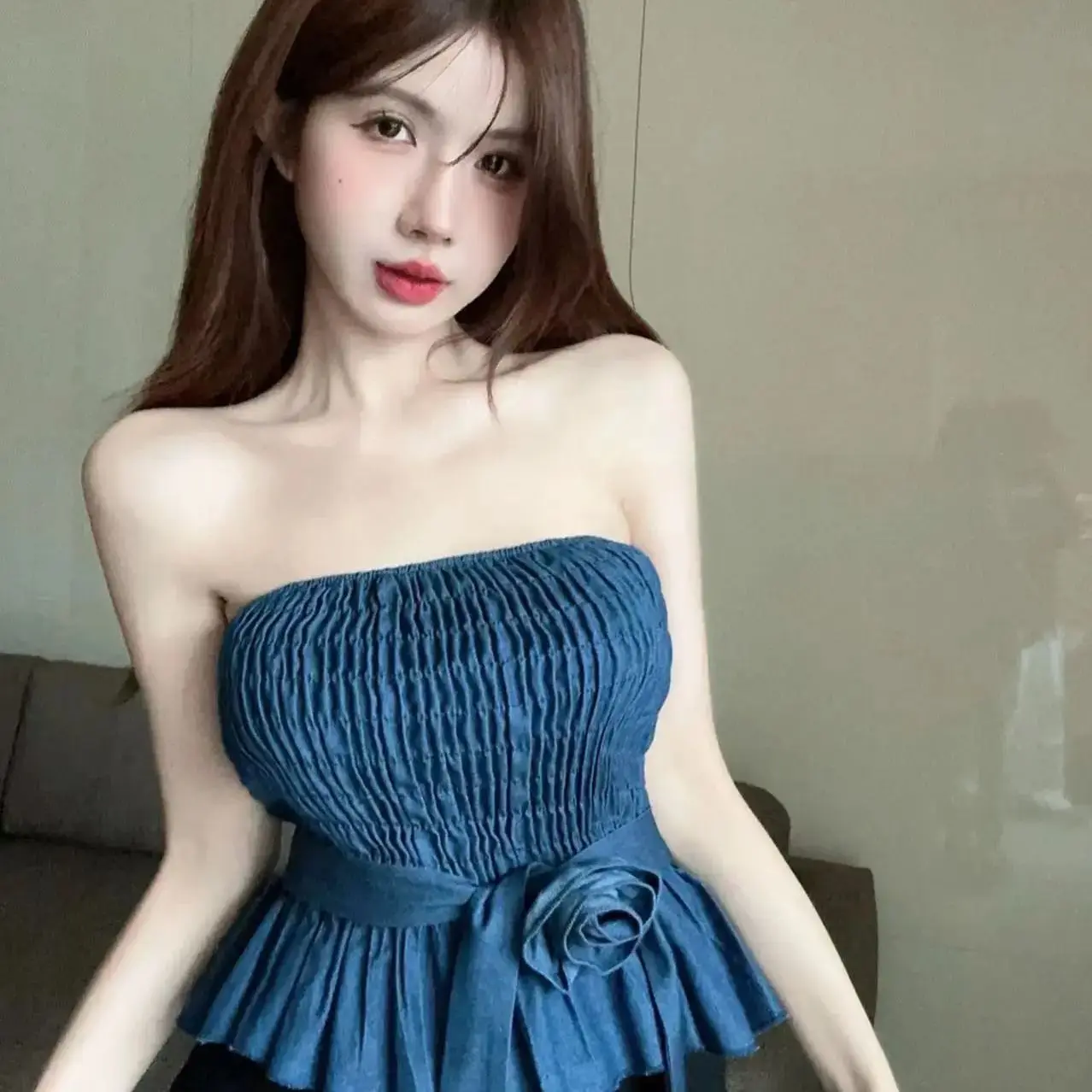 French Denim Two-Wear Strapless Bungee Chic Floral Top Women Summer New Hottie Fashionable Waist-Hugging And Slimming
French Denim Two-Wear Strapless Bungee Chic Floral Top Women Summer New Hottie Fashionable Waist-Hugging And Slimming