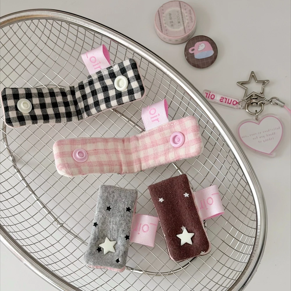 Cute Strawberry Korean Y2K Earphone Decoration Accessories Plaid Cotton Fabric Earphone Storage Bag Data Cable Organizer
Cute Strawberry Korean Y2K Earphone Decoration Accessories Plaid Cotton Fabric Earphone Storage Bag Data Cable Organizer