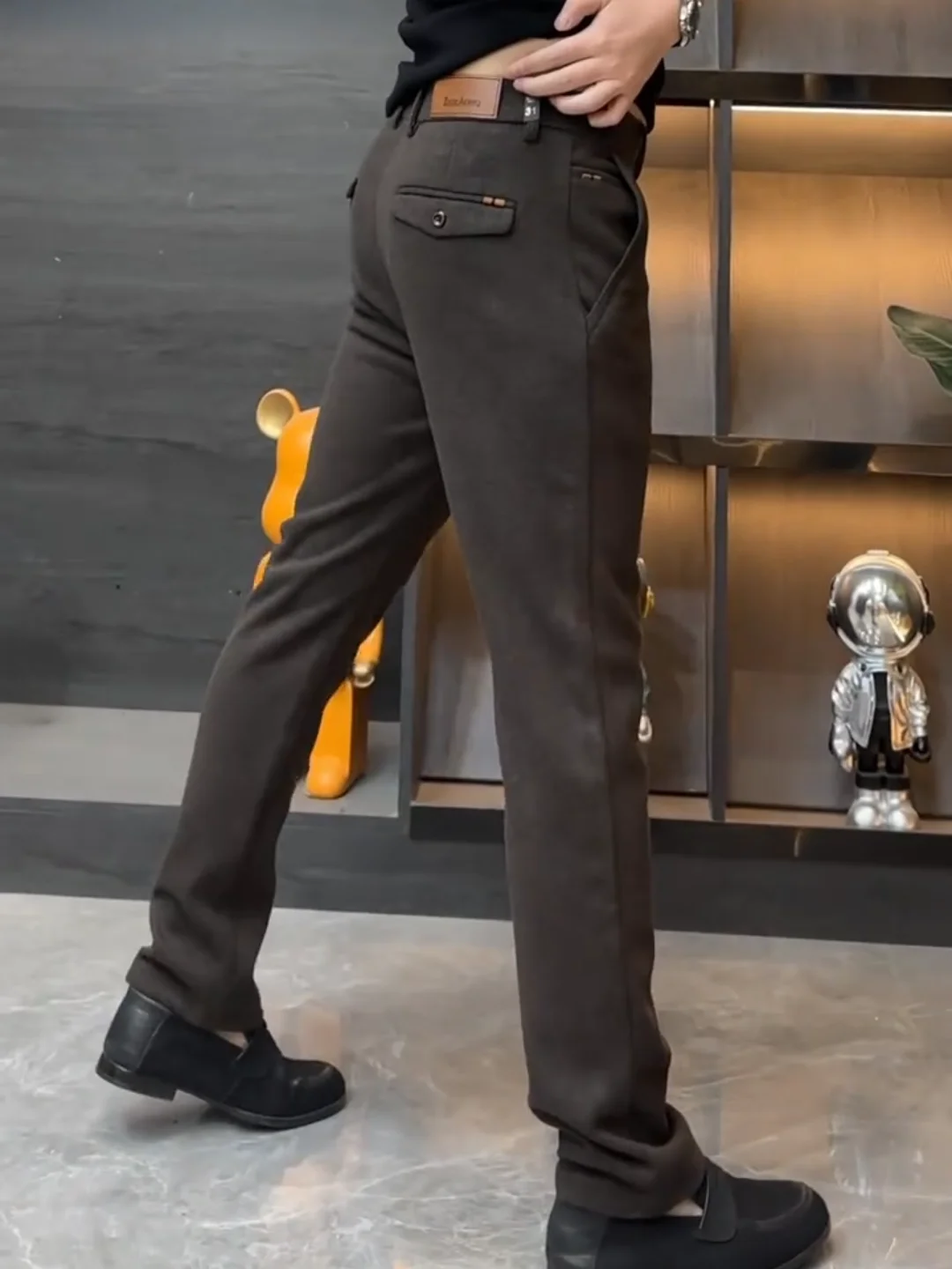 Мужские повседневные брюки высокого качества, осень-зима, новые брюки Sle Busin Personali, модные прямые брюки с пуговицами на талии
Мужские повседневные брюки высокого качества, осень-зима, новые брюки Sle Busin Personali, модные прямые брюки с пуговицами на талии