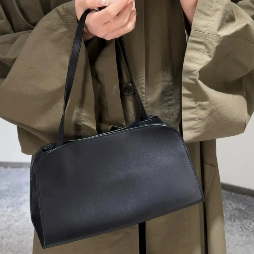 Leather Tote Bag Handbag Unique Texture Fashionable Simple and Casual Daily Exquisite and Versatile Elegant Niche Design
Leather Tote Bag Handbag Unique Texture Fashionable Simple and Casual Daily Exquisite and Versatile Elegant Niche Design