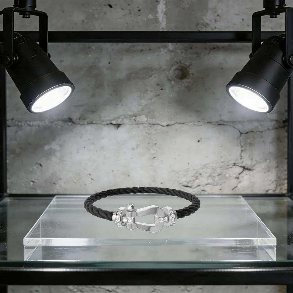 2026 model high-quality classic large-sized half-diamond style bracelet, suitable for daily wear
2026 model high-quality classic large-sized half-diamond style bracelet, suitable for daily wear