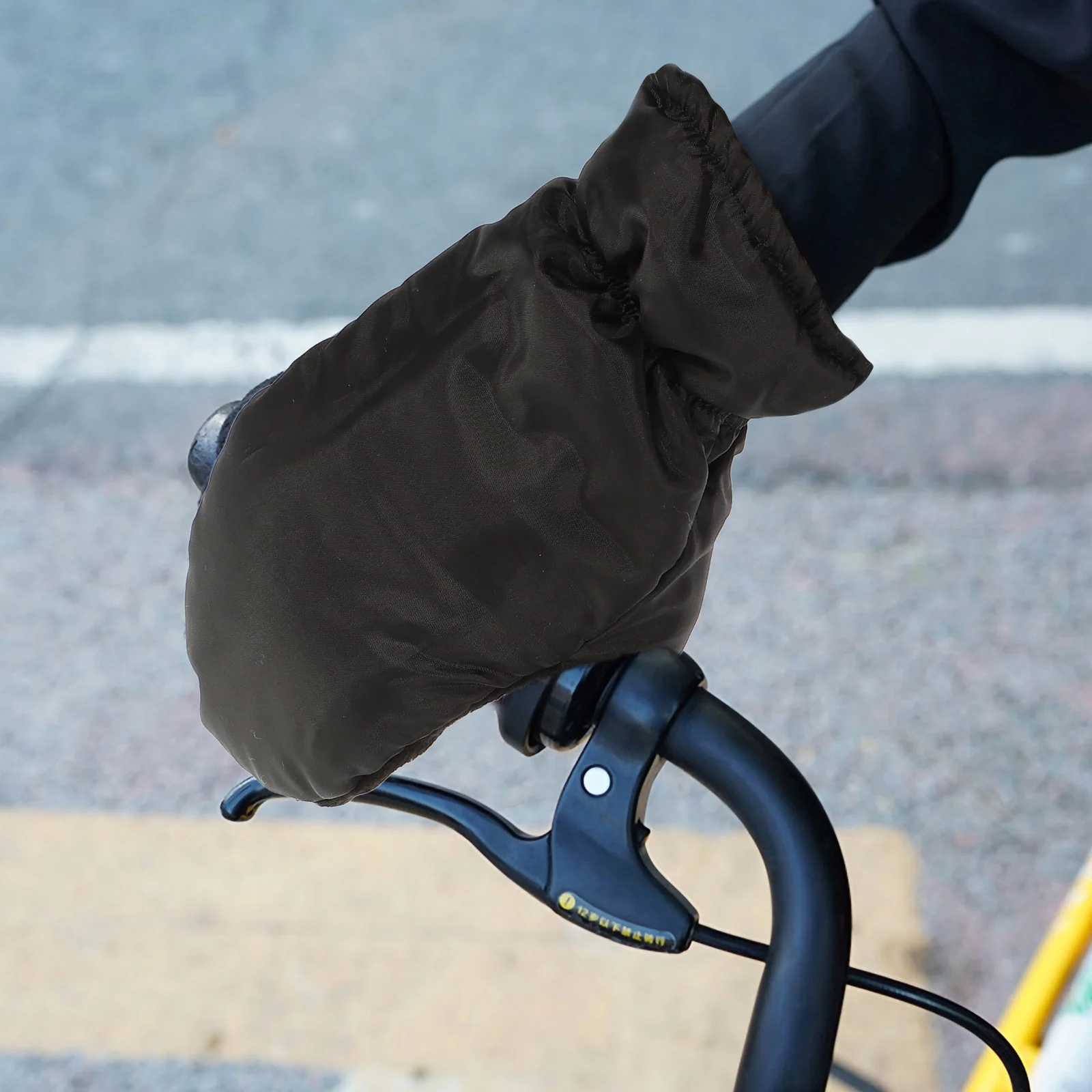 USB Heated Gloves H Warmer Winter Thermal Mitts Chargeable Windproof PU Outdoor Sports High Temp Rapid Heating Long Life
USB Heated Gloves H Warmer Winter Thermal Mitts Chargeable Windproof PU Outdoor Sports High Temp Rapid Heating Long Life