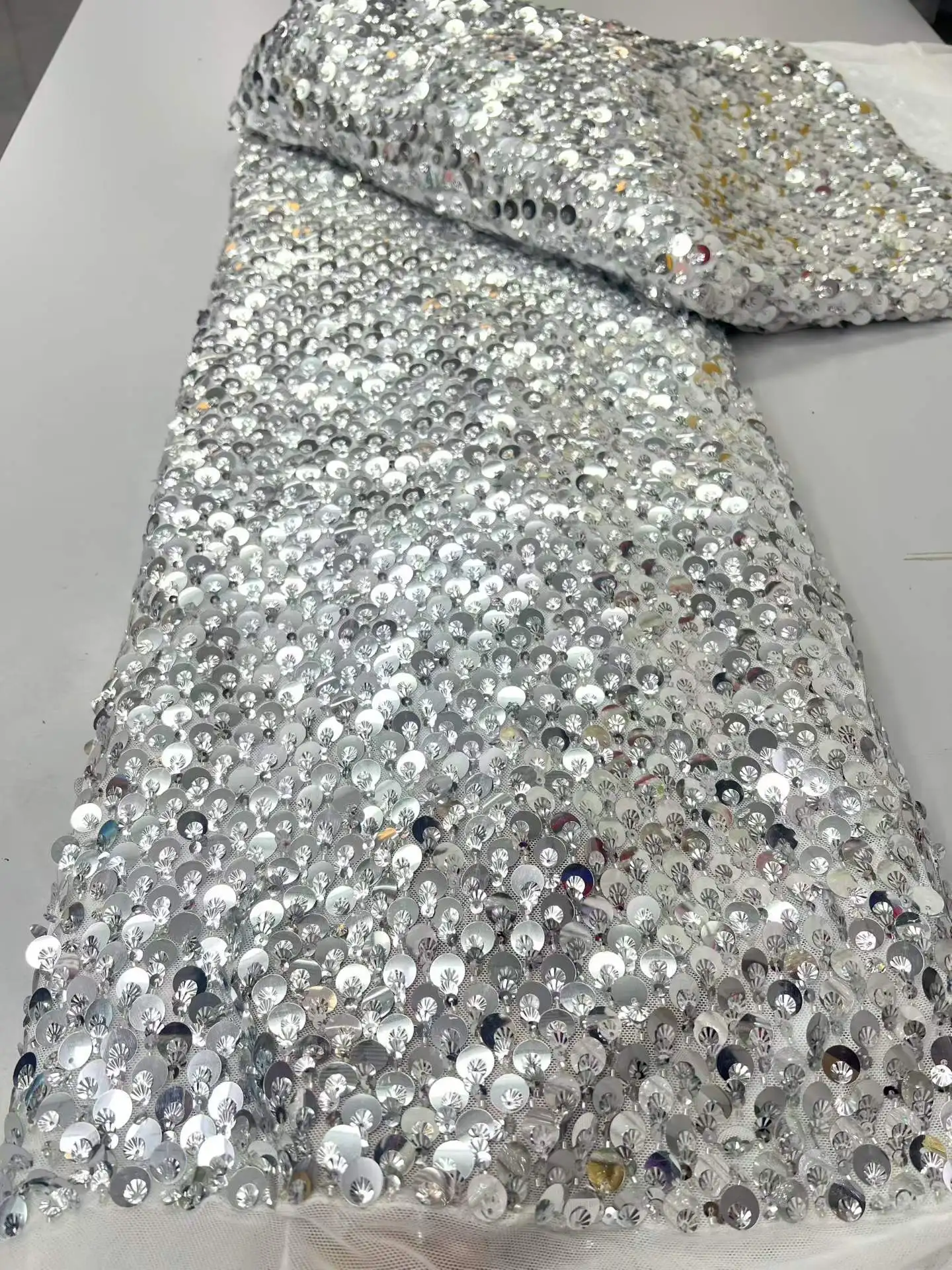 French Lace Fabrics 2026 High Quality African Beaded Embroidered Nigerian Sequins Tulle Lace 5 Yards For Sewing Party Dresses
French Lace Fabrics 2026 High Quality African Beaded Embroidered Nigerian Sequins Tulle Lace 5 Yards For Sewing Party Dresses