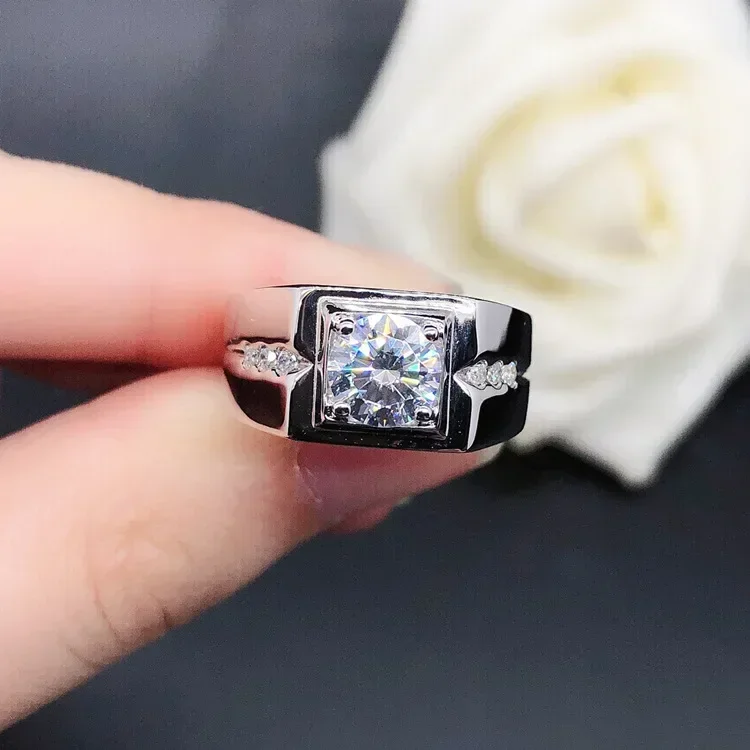 Solid Platinum PT950 Men's Four Claw Diamond Ring Men's 1 Carat Moissan Diamond Ring 18K White Gold Ring Men
Solid Platinum PT950 Men's Four Claw Diamond Ring Men's 1 Carat Moissan Diamond Ring 18K White Gold Ring Men