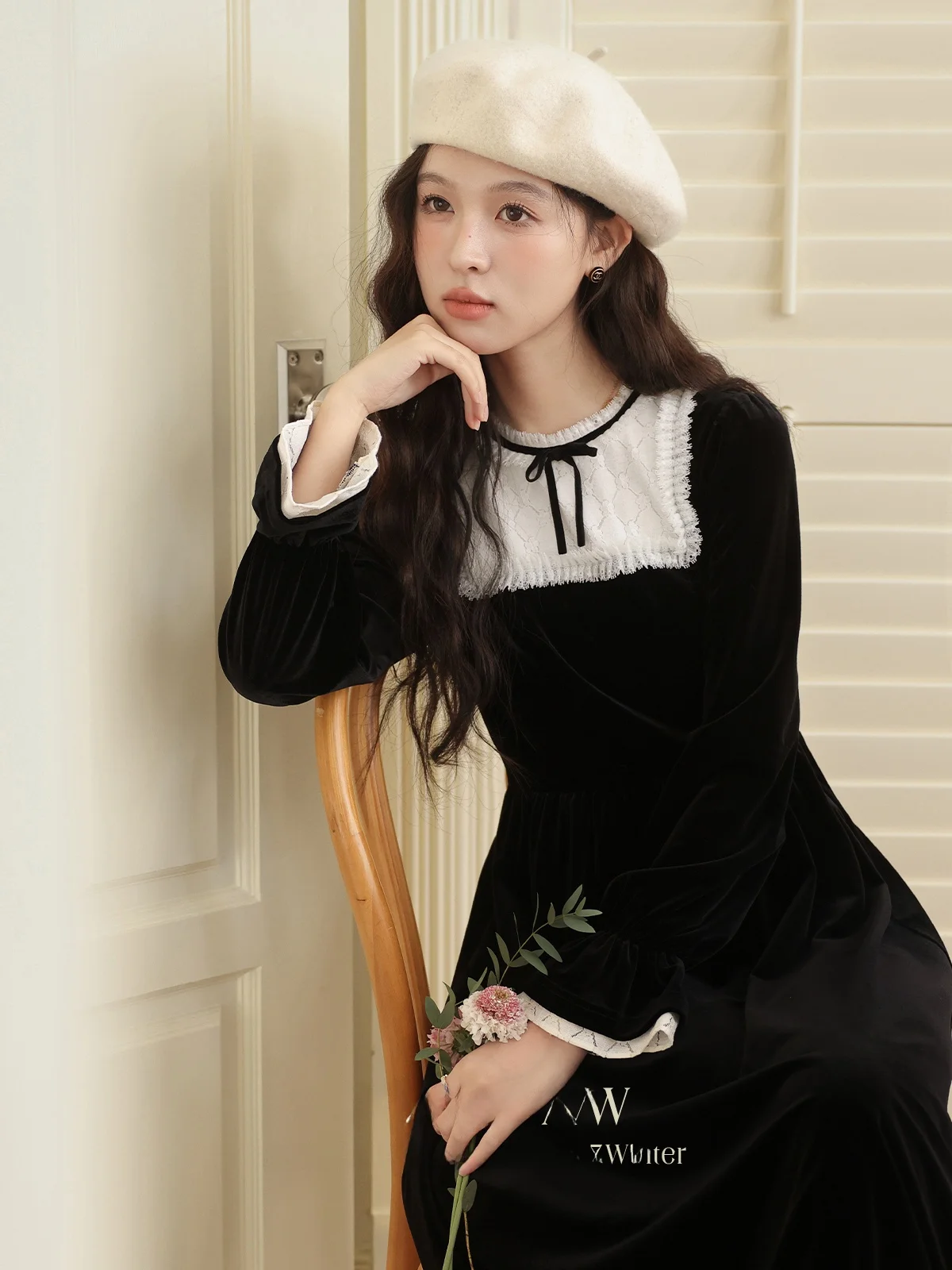 Теплое бархатное зимнее платье для женщин: модное, элегантное, приталенное, с длинным рукавом, А-силуэт, с завышенной талией, повседневное
Теплое бархатное зимнее платье для женщин: модное, элегантное, приталенное, с длинным рукавом, А-силуэт, с завышенной талией, повседневное