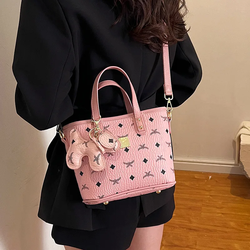 Ins Light Luxury Classic Basket Bag 2025 New Presbytery Tote Bag Handheld Bucket Single Shoulder Crossbody Bag
Ins Light Luxury Classic Basket Bag 2025 New Presbytery Tote Bag Handheld Bucket Single Shoulder Crossbody Bag