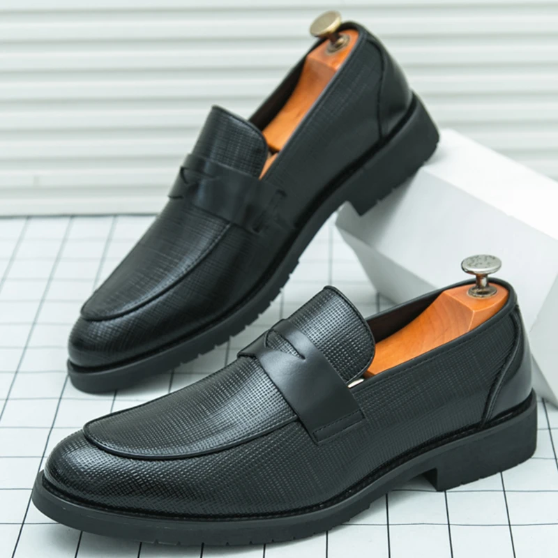 Мужские классические кожаные лоферы без шнурков для офиса и деловых встреч
Мужские классические кожаные лоферы без шнурков для офиса и деловых встреч