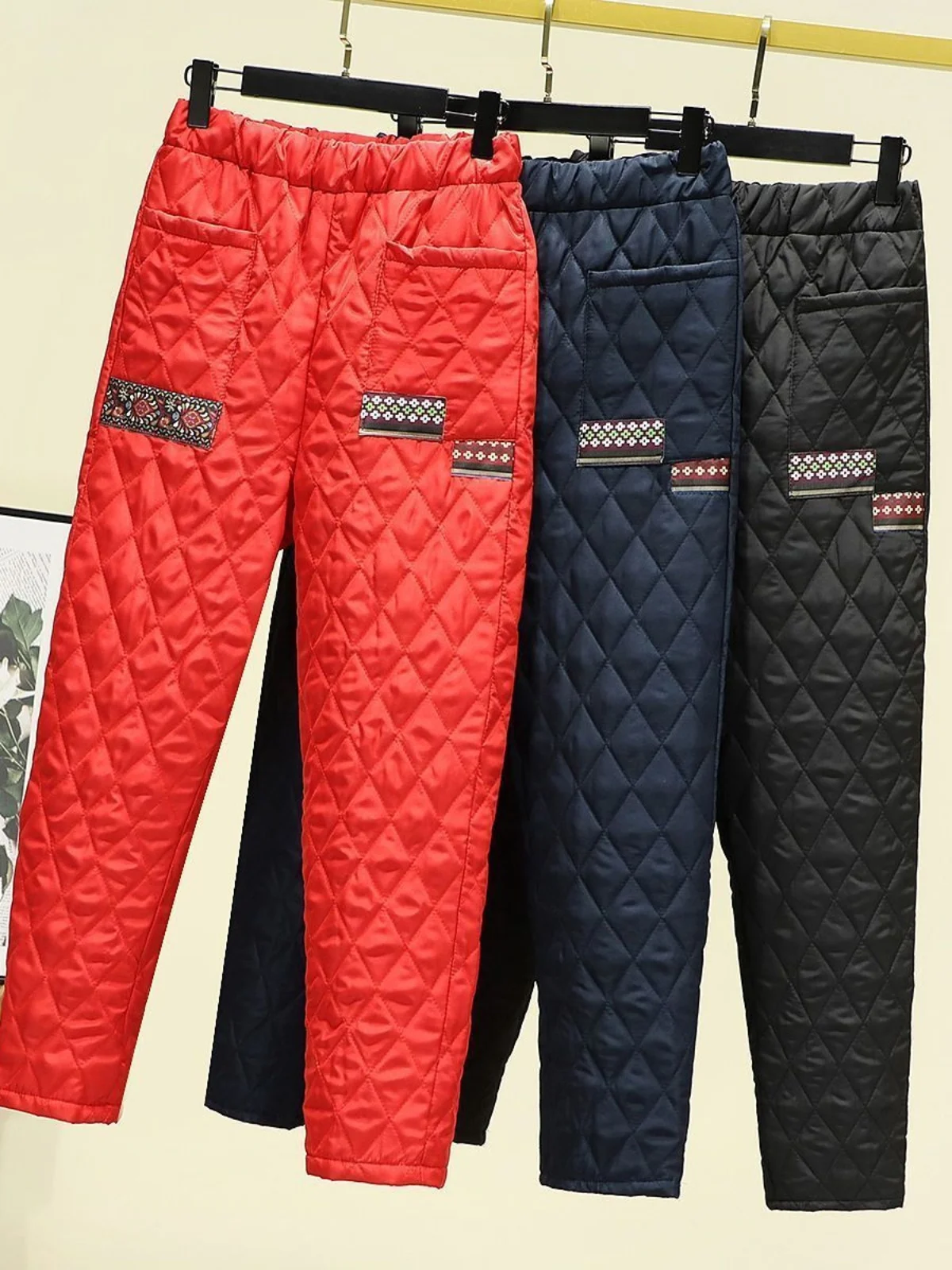 Thiened Cotton Pants Women's Winter Outerwear Warm Harlan Trousers High Waist Long Pants Retro Diamond Pattern Polyester Fiber
Thiened Cotton Pants Women's Winter Outerwear Warm Harlan Trousers High Waist Long Pants Retro Diamond Pattern Polyester Fiber