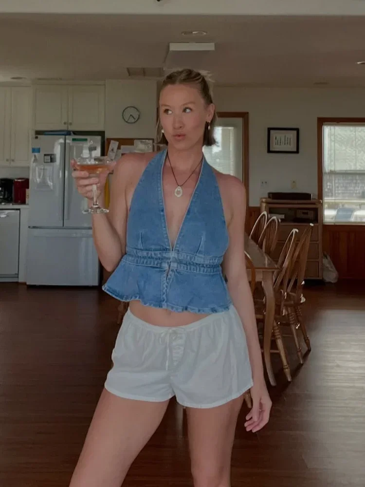 Sexy Backless Denim Halter Top Women Fashion Deep V-neck Sleeveless Lace Up Hollow Out Cropped Tops 2026 Summer Vacation Vest
Sexy Backless Denim Halter Top Women Fashion Deep V-neck Sleeveless Lace Up Hollow Out Cropped Tops 2026 Summer Vacation Vest