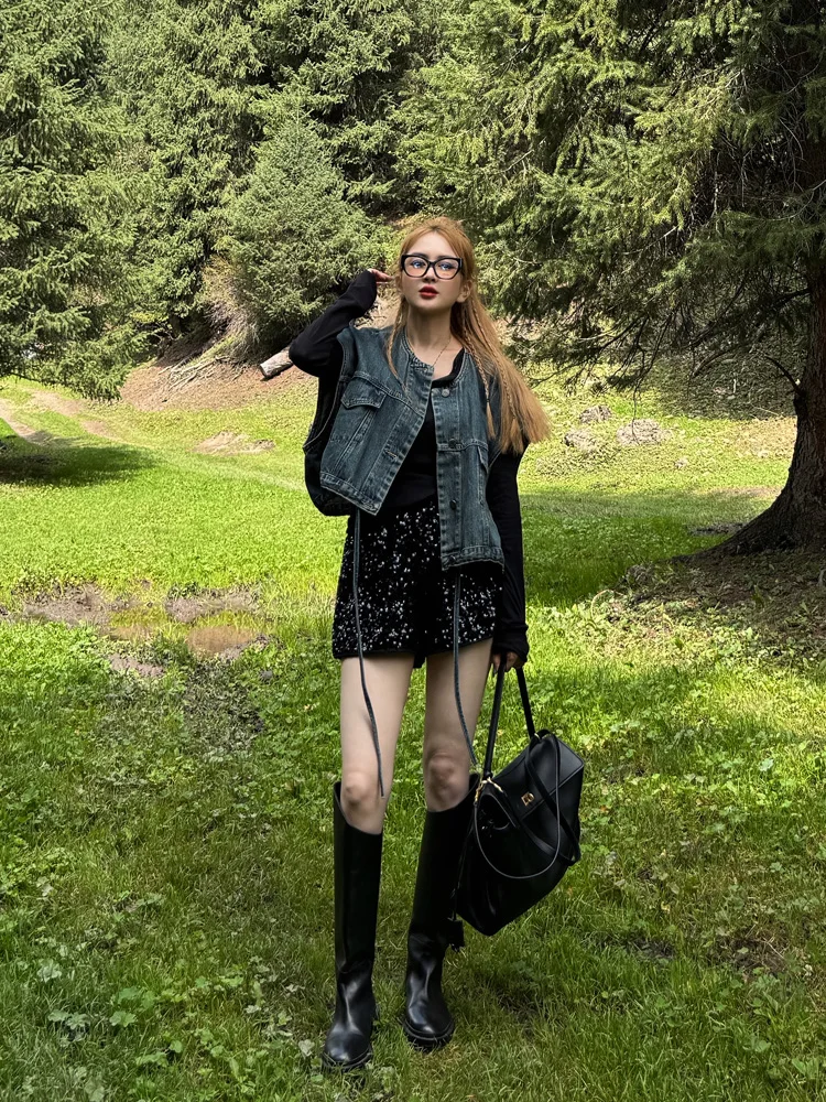Новые модные женские шорты LADYC с высокой талией, эластичным поясом, бисером и прямым кроем, черные, в стиле Hot Pants
Новые модные женские шорты LADYC с высокой талией, эластичным поясом, бисером и прямым кроем, черные, в стиле Hot Pants