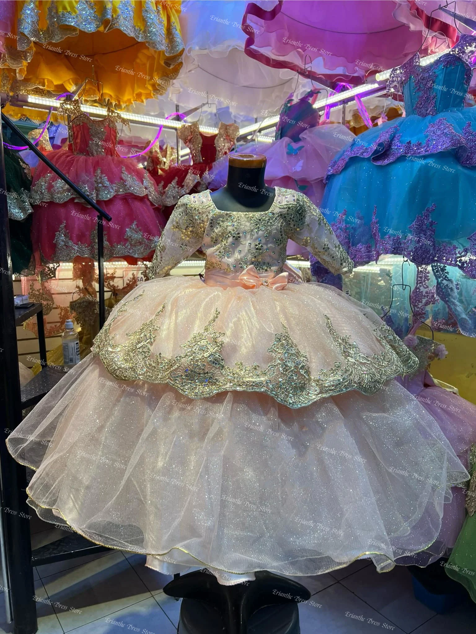 Customized Flower Girl Dress For Wedding Applique Half Sleeve Tulle Puffy Lace Bow Kids Birthday Party First Communion Gowns
Customized Flower Girl Dress For Wedding Applique Half Sleeve Tulle Puffy Lace Bow Kids Birthday Party First Communion Gowns