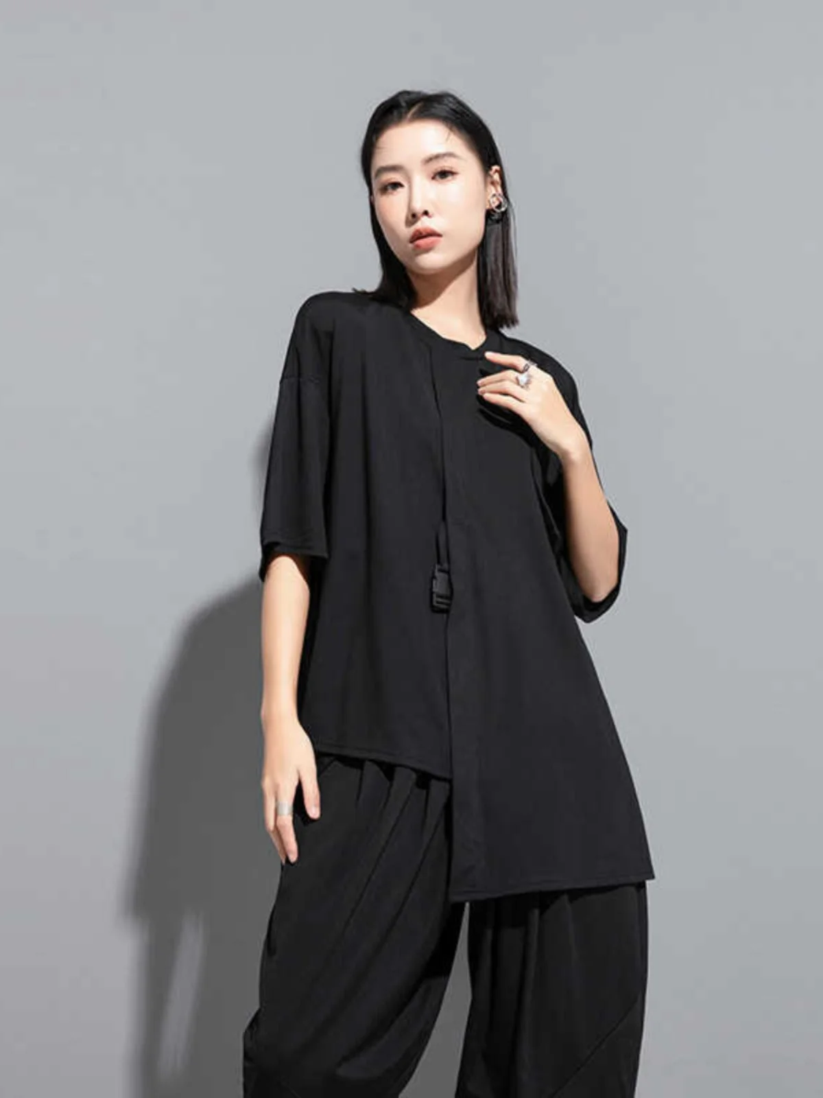 Asymmetric Splice Short Sleeve T-Shirt Women's Loose Summer Irregular Street Style Creative Pattern Pure Color round Neck Top
Asymmetric Splice Short Sleeve T-Shirt Women's Loose Summer Irregular Street Style Creative Pattern Pure Color round Neck Top