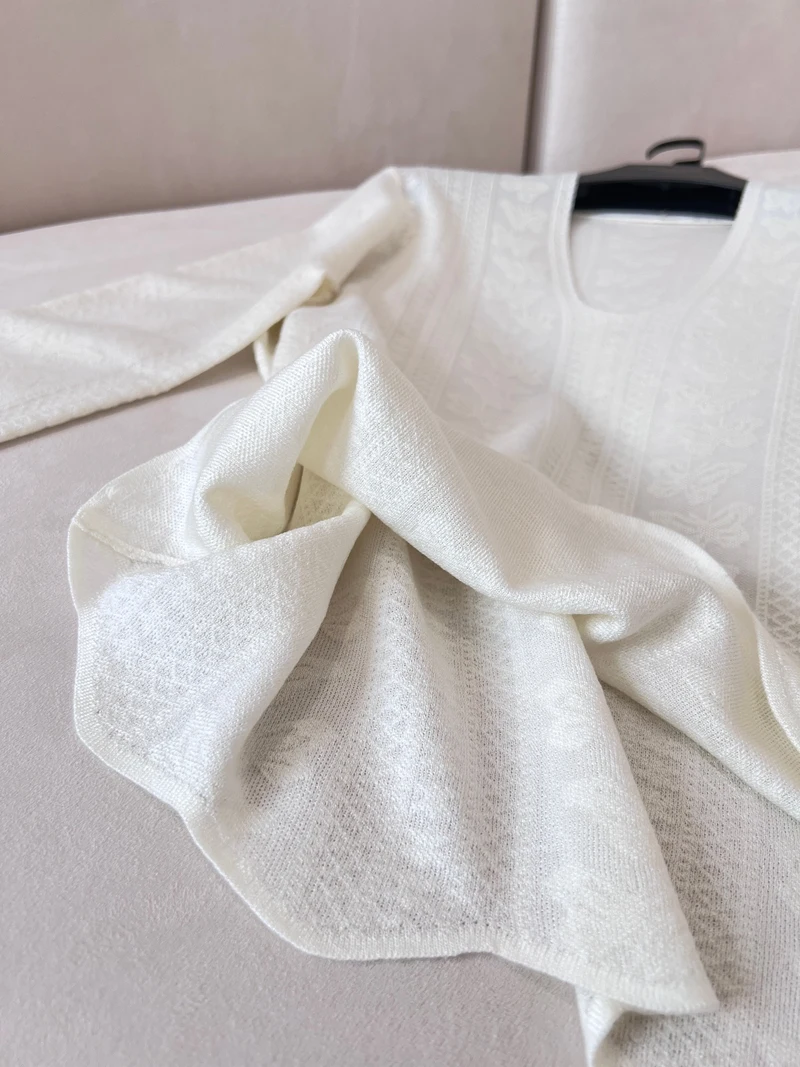 Romantic Sweet Wool Blend Lazy Aosphere White Knitted Top Autumn New Arrival Women's Faion Casual Loose Fit
Romantic Sweet Wool Blend Lazy Aosphere White Knitted Top Autumn New Arrival Women's Faion Casual Loose Fit
