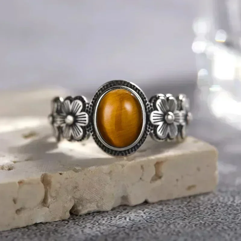 Small flower-shaped vintage ring, paired with an 8*10mm natural stone, vintage 925 sterling silver moonstone ring
Small flower-shaped vintage ring, paired with an 8*10mm natural stone, vintage 925 sterling silver moonstone ring