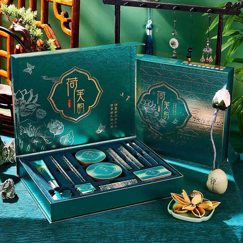 Rosemary Beauty Chinese style oriental beauty carved lipstick Guoyun retro embroidered Valentine's Day gift box
Rosemary Beauty Chinese style oriental beauty carved lipstick Guoyun retro embroidered Valentine's Day gift box