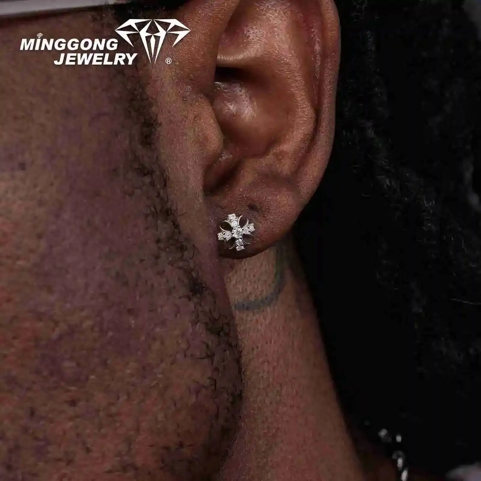 New Design S925 VVS Moissanite Catholic Iris Cross Stud Earrings Hip Hop Fashion Style Pass Diamond Tester for Men and Women
New Design S925 VVS Moissanite Catholic Iris Cross Stud Earrings Hip Hop Fashion Style Pass Diamond Tester for Men and Women