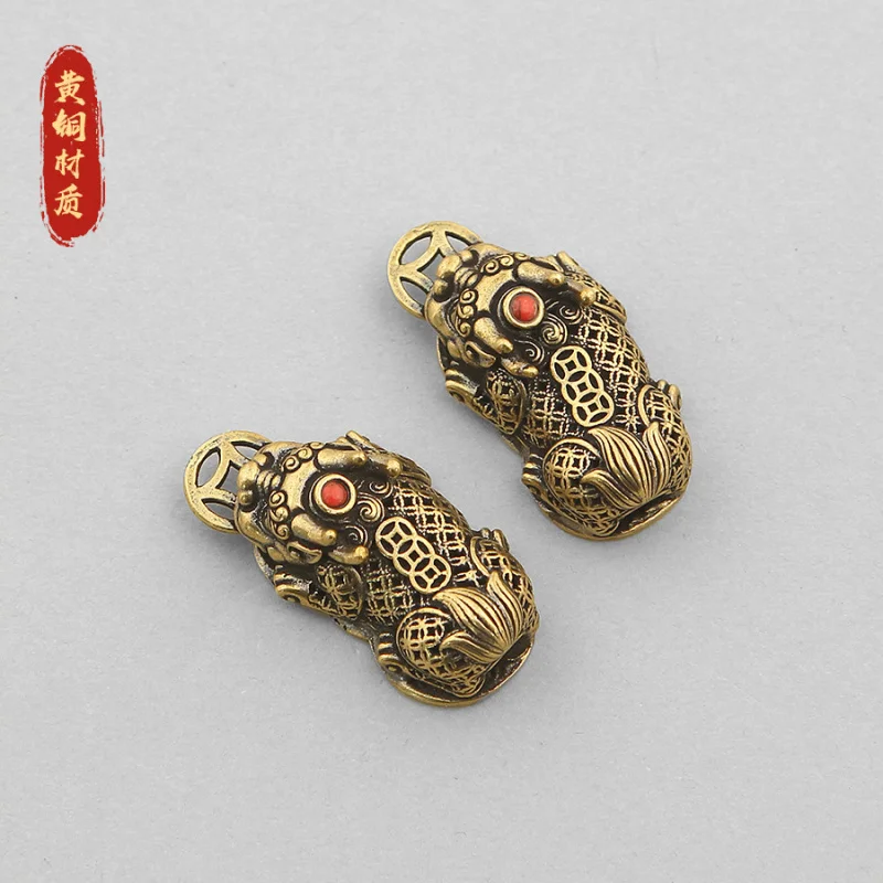 New Hollow Keychain Lucky Money Creative Personality Brass Pixiu Inlaid with Diamonds Unisex Bag Pendant
New Hollow Keychain Lucky Money Creative Personality Brass Pixiu Inlaid with Diamonds Unisex Bag Pendant