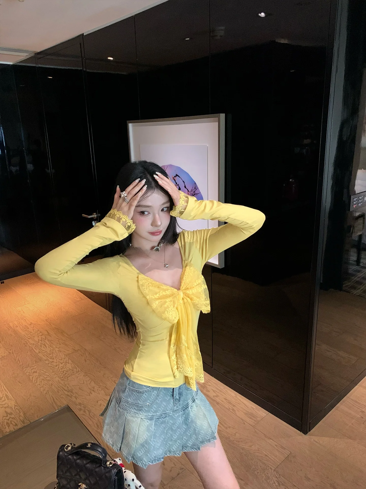 Женская повседневная футболка с V-образным вырезом, кружевными вставками и длинными рукавами, с узлом, из мягкого дышащего хлопка, комфортная, для ношения в качестве базового слоя
Женская повседневная футболка с V-образным вырезом, кружевными вставками и длинными рукавами, с узлом, из мягкого дышащего хлопка, комфортная, для ношения в качестве базового слоя