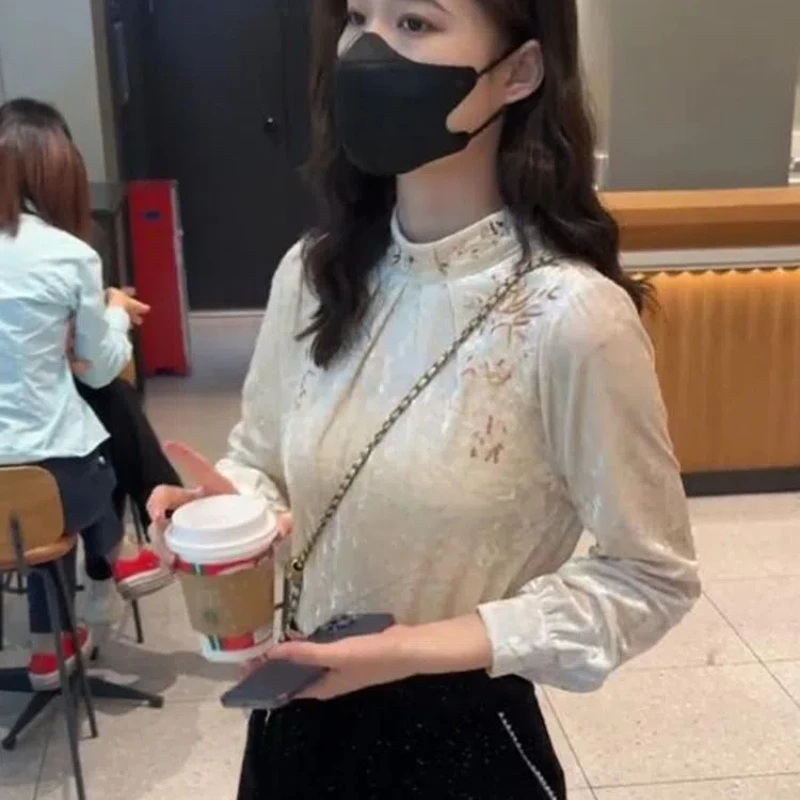Heavy Industry Embroidery Versatile Western Style Pullover Long Sleeved Shirt for Women's Winter Fashion Gold Velvet Top
Heavy Industry Embroidery Versatile Western Style Pullover Long Sleeved Shirt for Women's Winter Fashion Gold Velvet Top