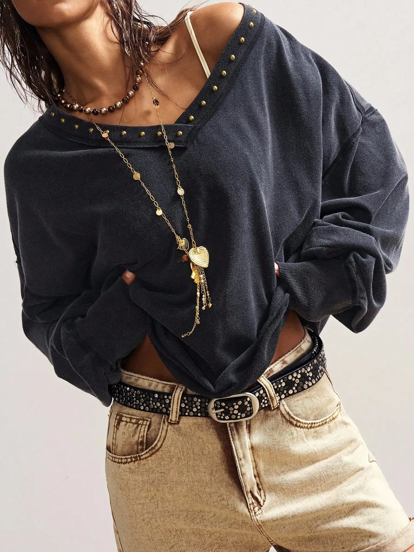 Women's Loose Fit V-Neck Long Sleeve Sweatshirt with Studs, Casual Fall/Winter Top
Women's Loose Fit V-Neck Long Sleeve Sweatshirt with Studs, Casual Fall/Winter Top