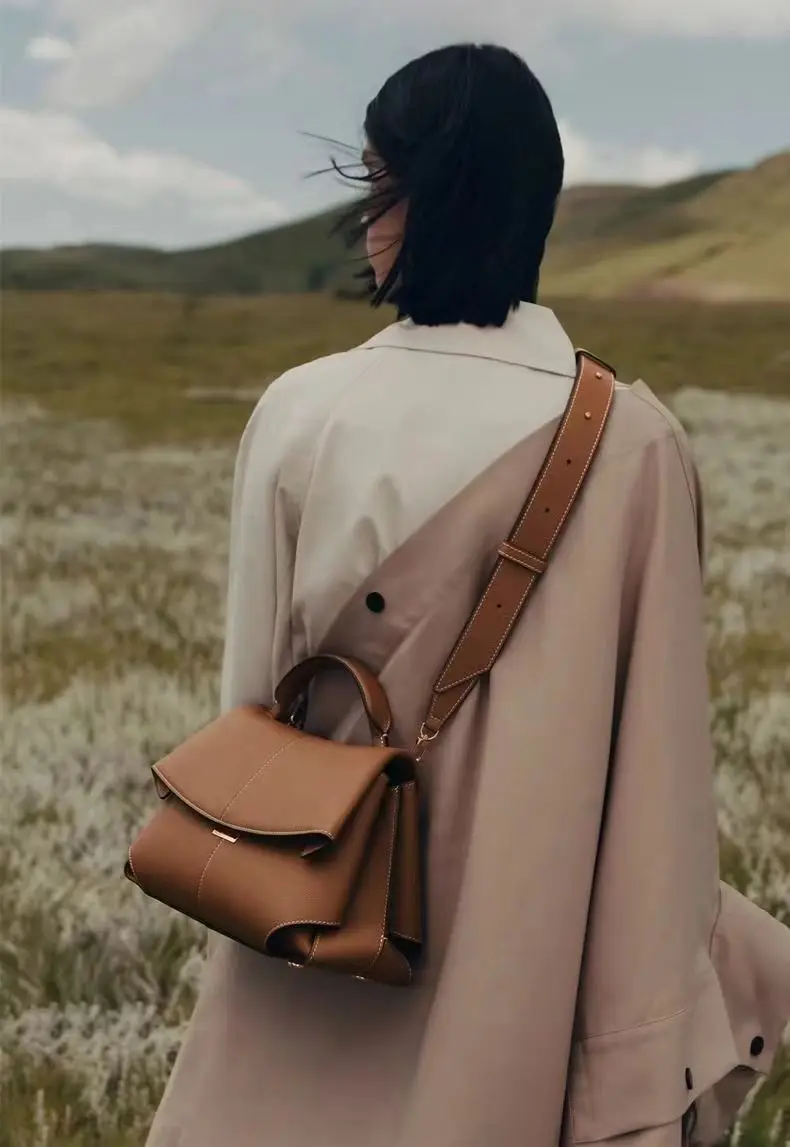 2025 New Leather Bag Stylish Shoulder Bag, Handbag, Smiling Bag, Crossbody Bag
2025 New Leather Bag Stylish Shoulder Bag, Handbag, Smiling Bag, Crossbody Bag