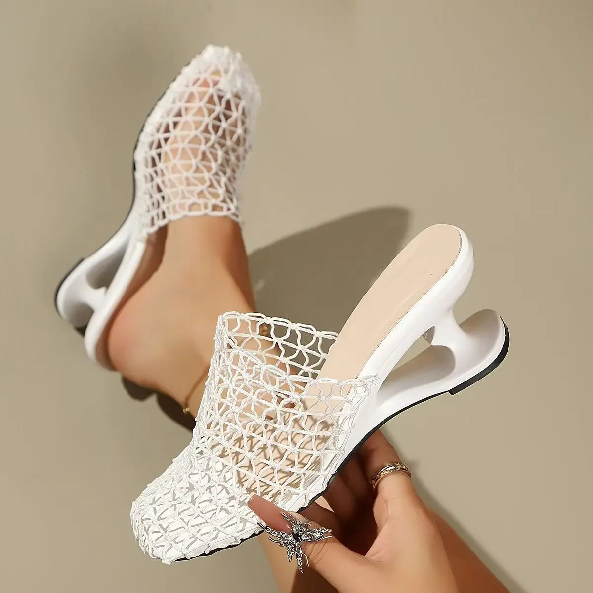 Women Big Size Mesh Closed Toe Wedges Slippers Summer New Soft sole Non Slip Breathable Fashionable Outdoor Half Slippers Sandal
Women Big Size Mesh Closed Toe Wedges Slippers Summer New Soft sole Non Slip Breathable Fashionable Outdoor Half Slippers Sandal