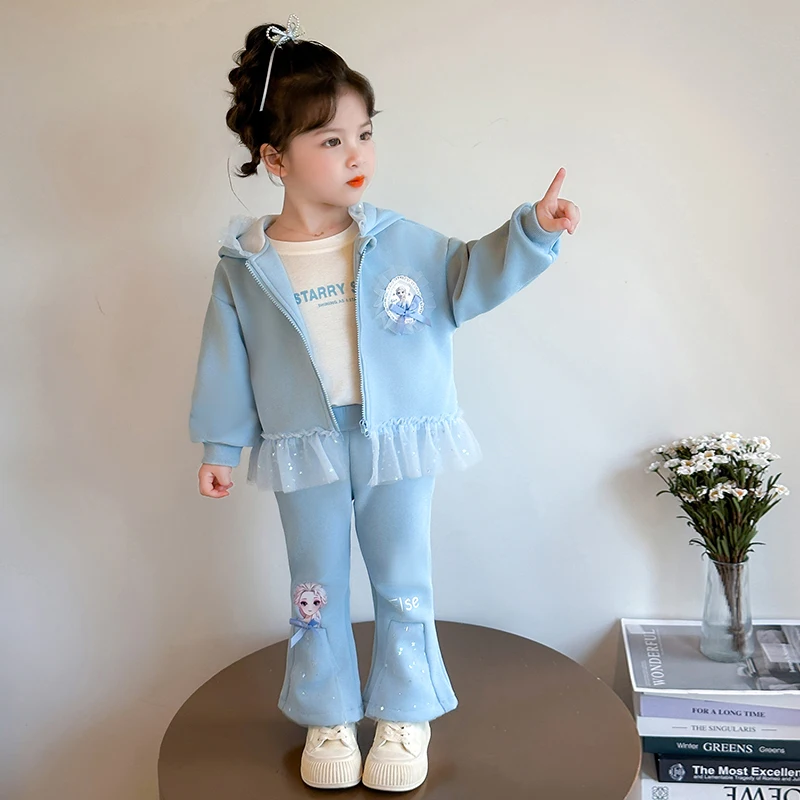 Осень 2022, милый комплект из двух предметов для девочек, сетчатое пальто принцессы Эльзы Диснея с капюшоном + брюки-клеш, повседневные спортивные детские комплекты
Осень 2022, милый комплект из двух предметов для девочек, сетчатое пальто принцессы Эльзы Диснея с капюшоном + брюки-клеш, повседневные спортивные детские комплекты