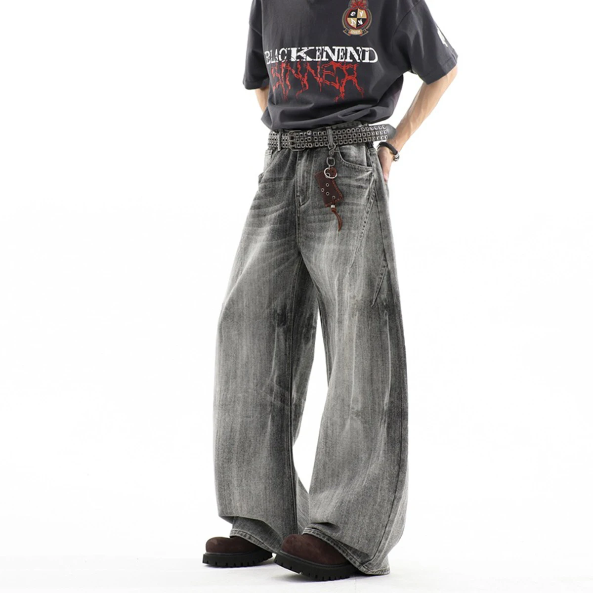 Street-inspired washed cat whisker denim jeans, new style, with a draping feel, curved cut, wide-leg pants
Street-inspired washed cat whisker denim jeans, new style, with a draping feel, curved cut, wide-leg pants