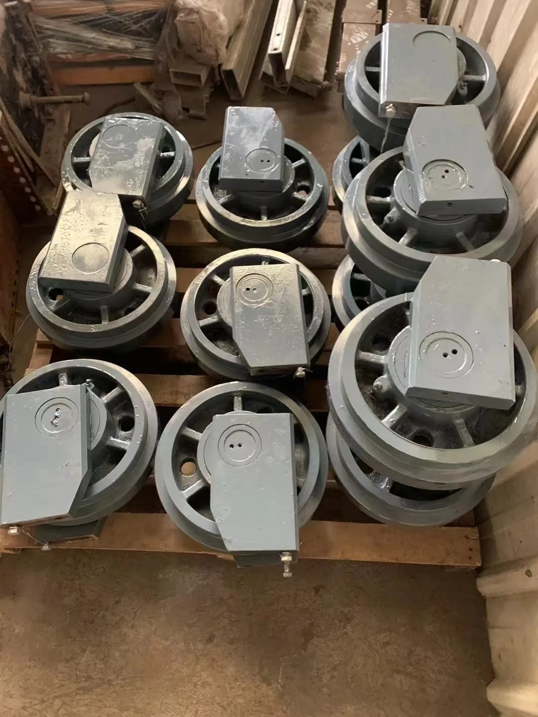 Asphalt Paver Front Idler Roller PN 2038731 for Construction Equipment Compatible with Various Models
Asphalt Paver Front Idler Roller PN 2038731 for Construction Equipment Compatible with Various Models