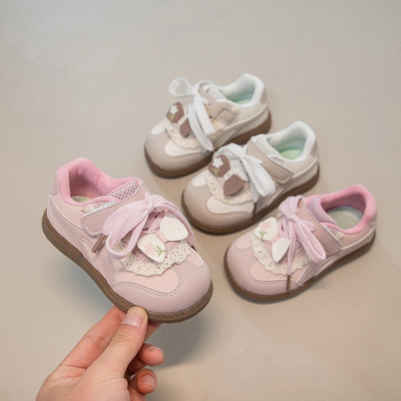 Toddler Girls Leather Casual Sneakers with Cute Bow 2026 New Spring First Walker Walking Shoes Soft Sole Comfort School Trainers
Toddler Girls Leather Casual Sneakers with Cute Bow 2026 New Spring First Walker Walking Shoes Soft Sole Comfort School Trainers