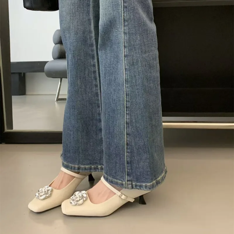 Women's Low Heels 2025 Spring New Luxury Flower Decoration Designer Square Head Buckle Comfortable Non-slip Low Top Womens Shoes
Women's Low Heels 2025 Spring New Luxury Flower Decoration Designer Square Head Buckle Comfortable Non-slip Low Top Womens Shoes