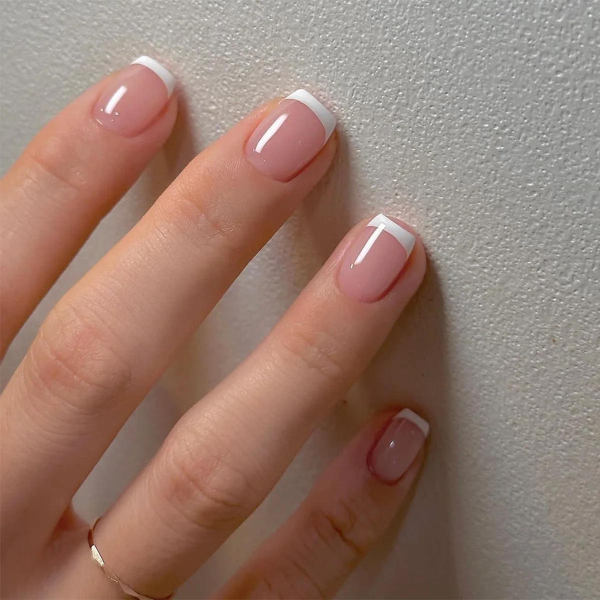 24ps/set Short Fake Nails for Women Girls French Nude Square White Nail Tips Y2K Coffin Acrylic Wearing Press on False Nails Art
24ps/set Short Fake Nails for Women Girls French Nude Square White Nail Tips Y2K Coffin Acrylic Wearing Press on False Nails Art