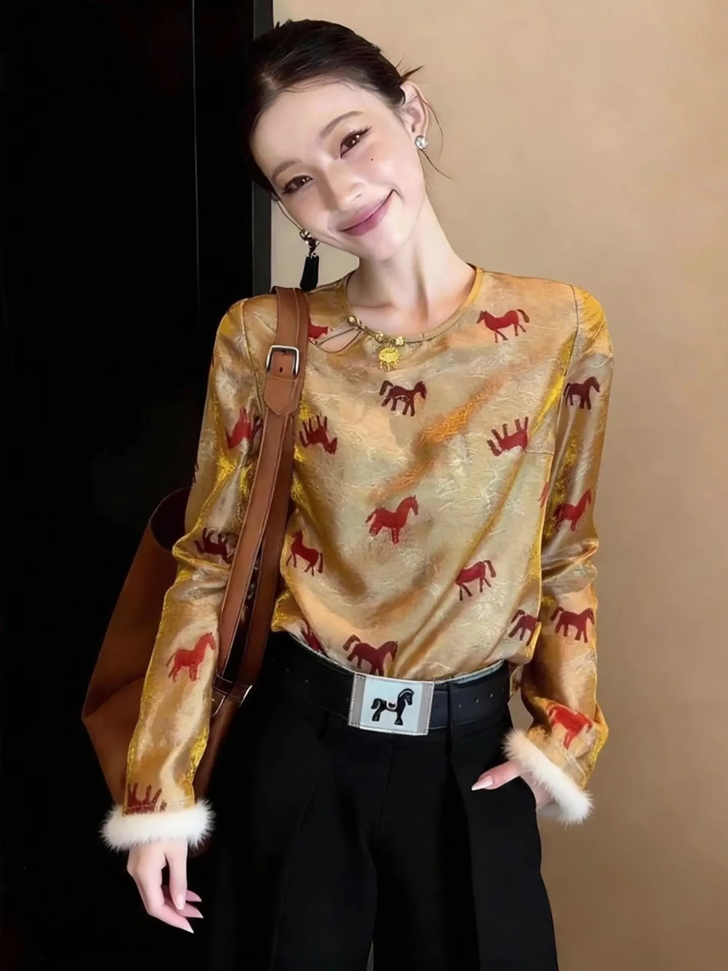 New Chinese Style round Neck Print Long Sleeve Women's Luxury Heavy Embroidery Shirt Spring New Arrival
New Chinese Style round Neck Print Long Sleeve Women's Luxury Heavy Embroidery Shirt Spring New Arrival