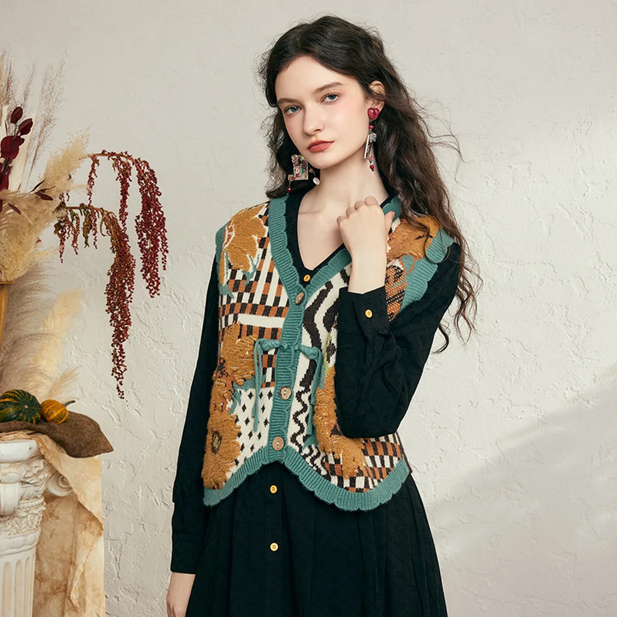 Van Gogh-inspired Summer Outfit: Literary Dodo Xiangyang Mori Girl Sunflower Embroidered Woolen Vest
Van Gogh-inspired Summer Outfit: Literary Dodo Xiangyang Mori Girl Sunflower Embroidered Woolen Vest