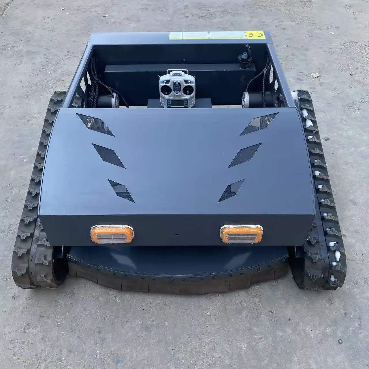 Customized remote-controlled lawn mower track type cutting width 80cm certified by CE EPA online customer service answer
Customized remote-controlled lawn mower track type cutting width 80cm certified by CE EPA online customer service answer