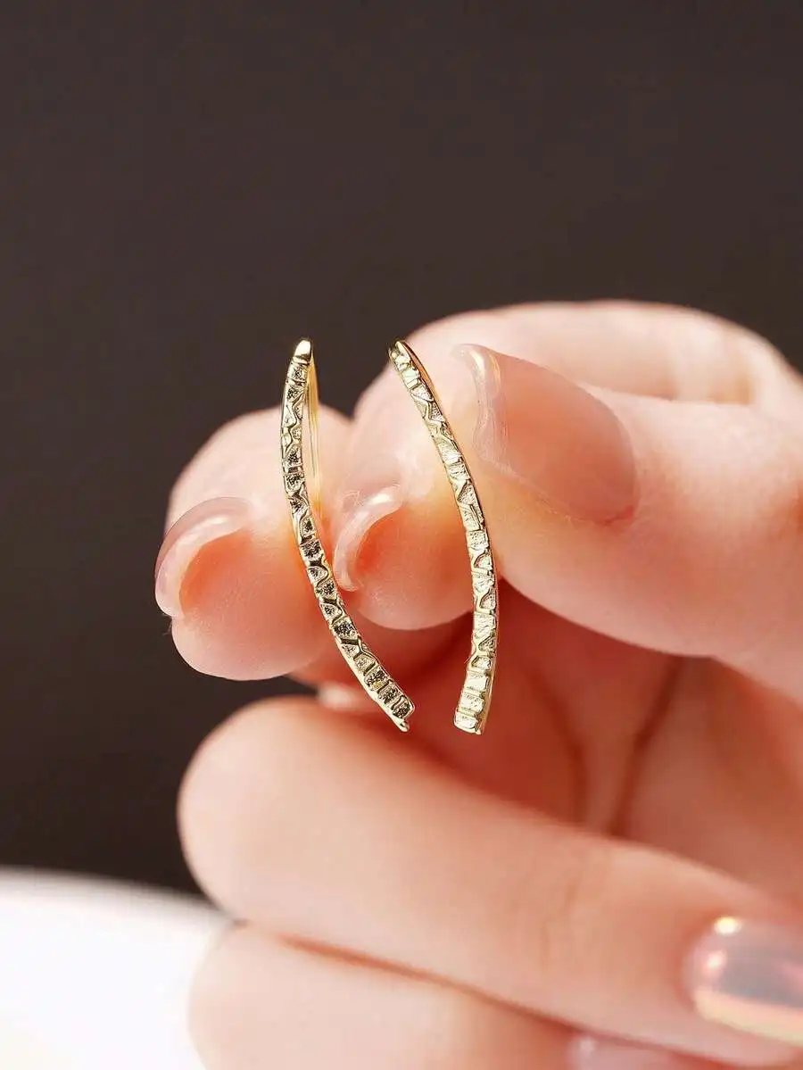 Minimalist Curved Hoop Earrings For Women, Elegant Jewelry For Party Engagement Anniversary
Minimalist Curved Hoop Earrings For Women, Elegant Jewelry For Party Engagement Anniversary