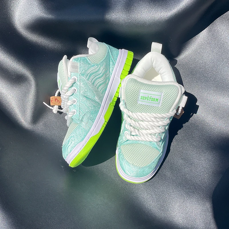New Light Green Low-Top Sneakers for Men, Solid Color Chinese Style Casual Sports Shoes, Trendy Brand Bread Shoes, Fashionable Canvas Shoes
New Light Green Low-Top Sneakers for Men, Solid Color Chinese Style Casual Sports Shoes, Trendy Brand Bread Shoes, Fashionable Canvas Shoes