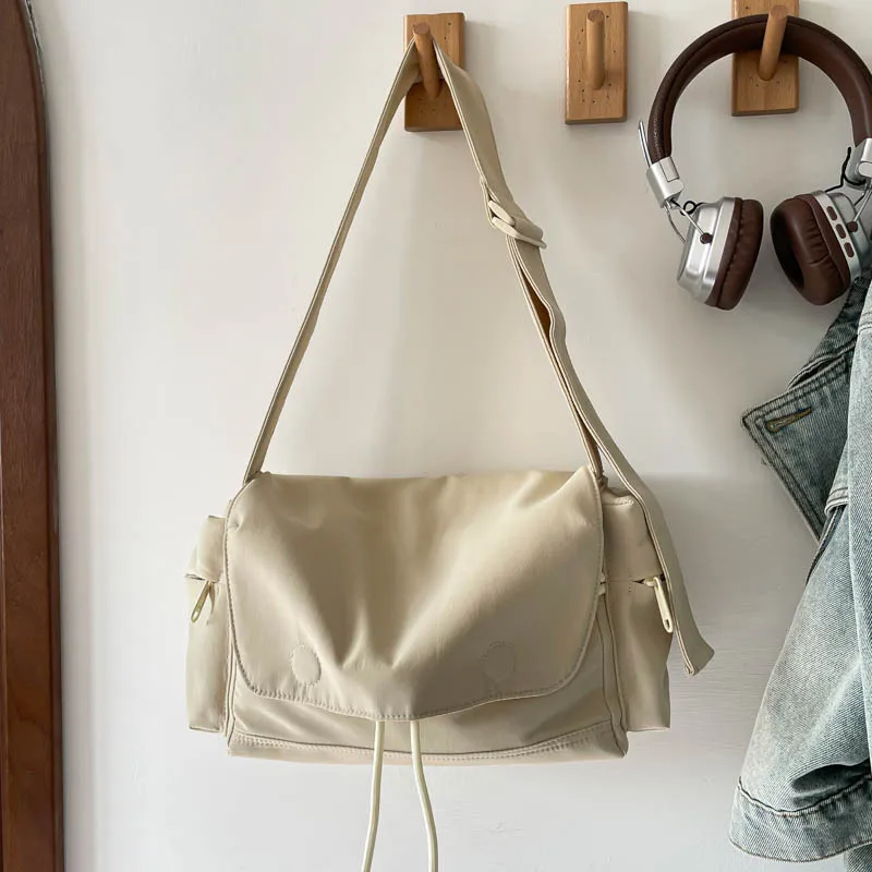 New Fashion Nylon Messenger Bag Women Lightweight Simple Crossbody Bag Fashionable and Versatile Shoulder Bag Pure Color
New Fashion Nylon Messenger Bag Women Lightweight Simple Crossbody Bag Fashionable and Versatile Shoulder Bag Pure Color