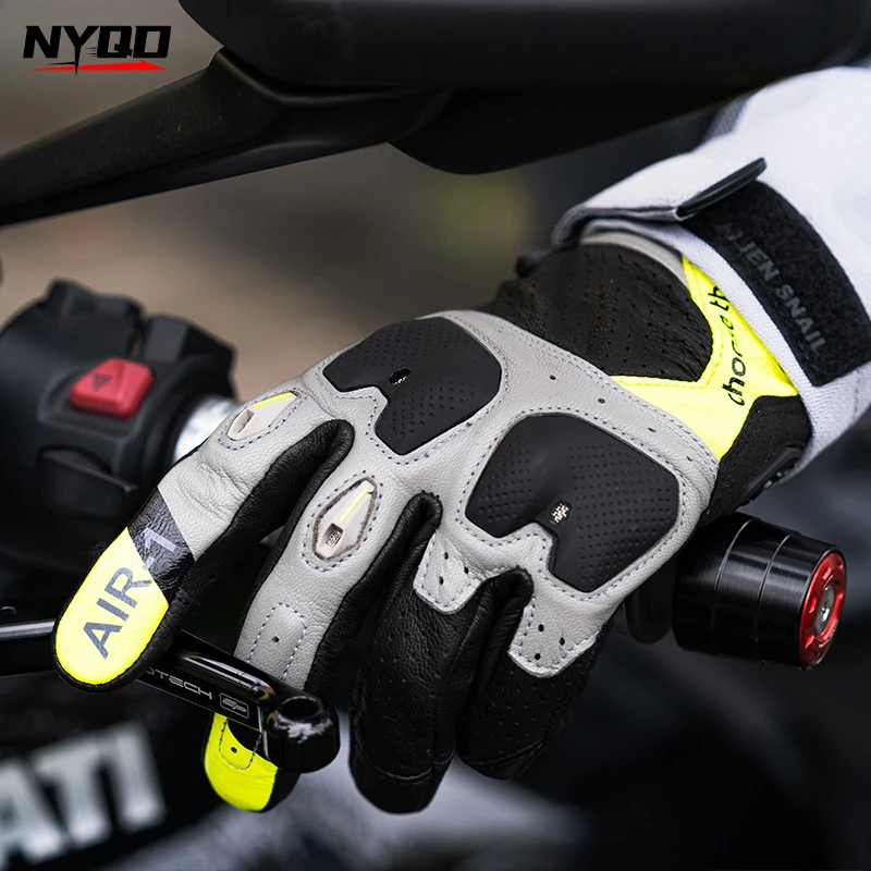 Водонепроницаемые мотоциклетные перчатки, защитные перчатки Guantes Moto, перчатки с полным пальцем, дышащие перчатки из овчины из углеродного волокна с сенсорным экраном
Водонепроницаемые мотоциклетные перчатки, защитные перчатки Guantes Moto, перчатки с полным пальцем, дышащие перчатки из овчины из углеродного волокна с сенсорным экраном