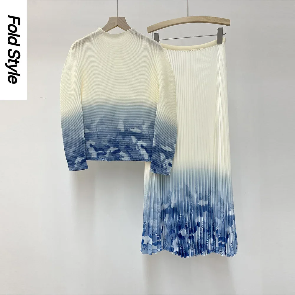 Spring and Autumn New Wrinkles, Fresh and Fashionable Printed Corn Kernel Slim Fit Top T-shirt, Slimming 100 Pleats Half Skirt
Spring and Autumn New Wrinkles, Fresh and Fashionable Printed Corn Kernel Slim Fit Top T-shirt, Slimming 100 Pleats Half Skirt