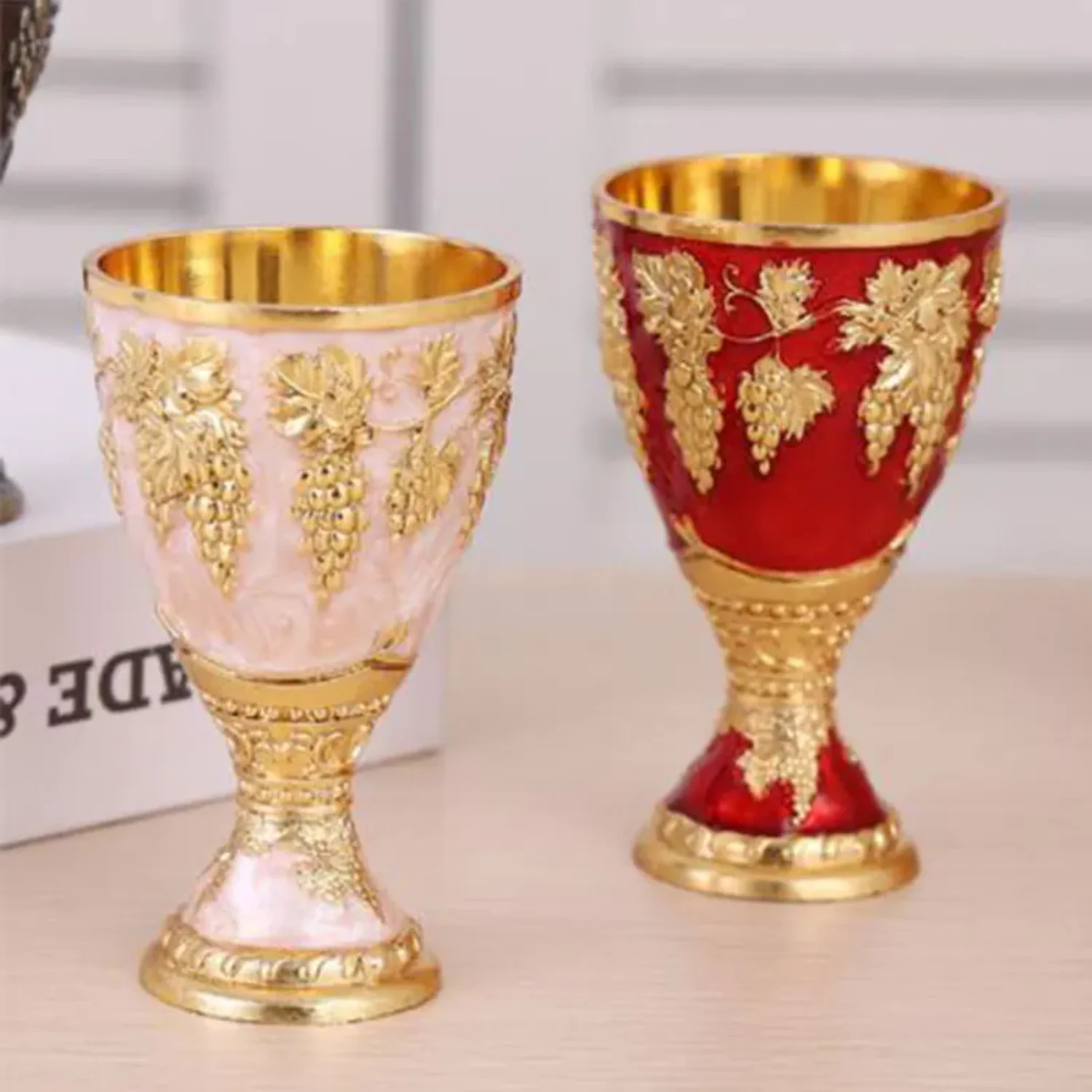 1pc Retro Engraved Spirits Wine Goblet Pot Alloy Vintage European Style15-20ml Retro Liquor Glasses Decoration Drinkware
1pc Retro Engraved Spirits Wine Goblet Pot Alloy Vintage European Style15-20ml Retro Liquor Glasses Decoration Drinkware