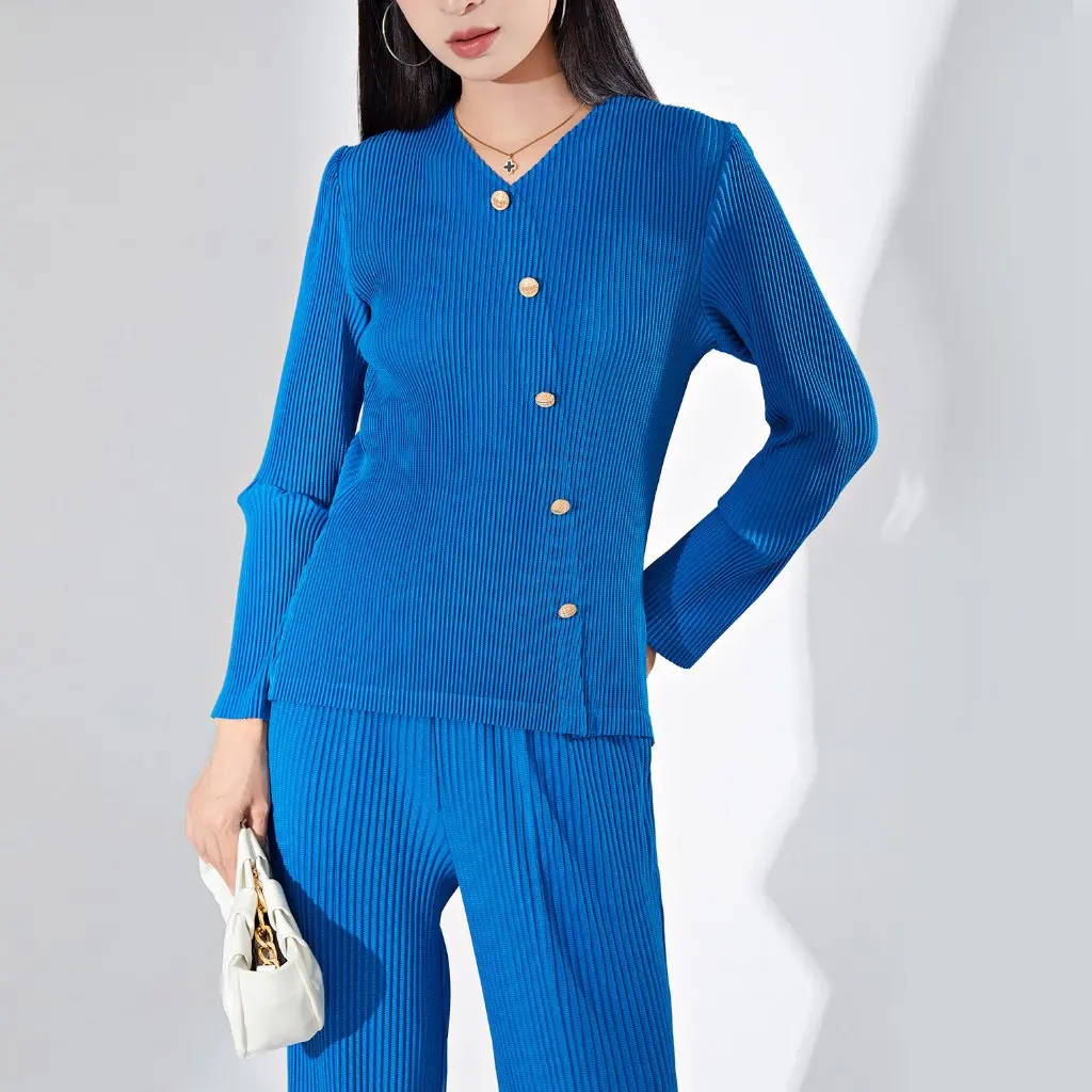 Дизайнерский трикотаж, пуловер с v-образным вырезом и длинными рукавами, свободный крой, универсальный пригородный топ, плиссированные детали, женская модная верхняя одежда 
Дизайнерский трикотаж, пуловер с v-образным вырезом и длинными рукавами, свободный крой, универсальный пригородный топ, плиссированные детали, женская модная верхняя одежда