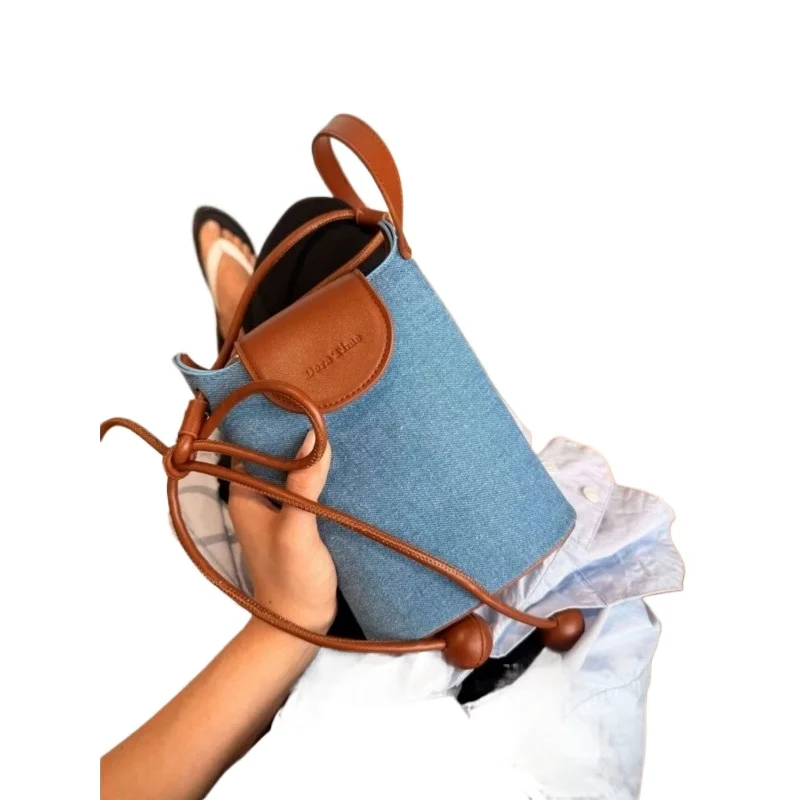 Delicate Texture Straw Woven Mobile Phone Bag Women's New Super Fire Niche Non-collision Messenger Bag Elegant Commuting Style
Delicate Texture Straw Woven Mobile Phone Bag Women's New Super Fire Niche Non-collision Messenger Bag Elegant Commuting Style
