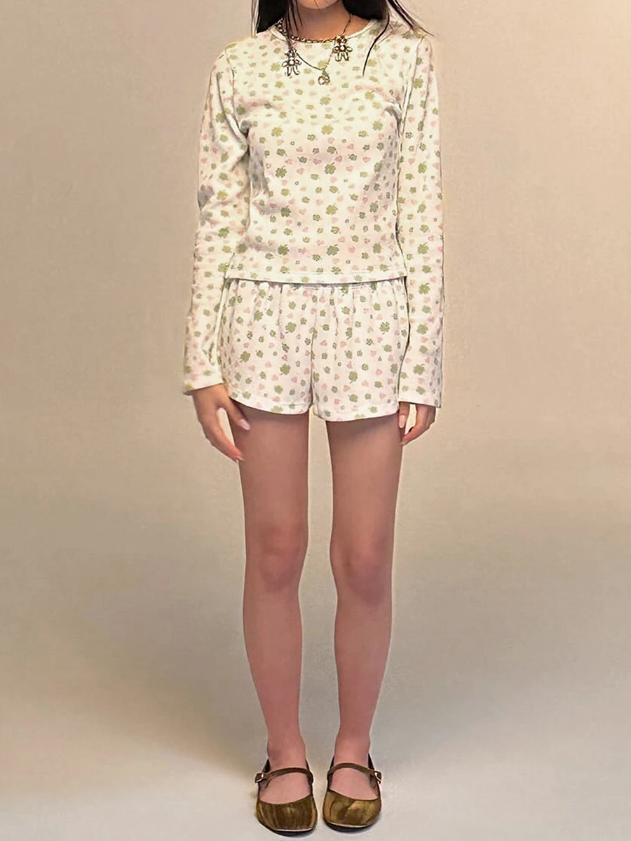 Женский летний комплект из двух предметов с топом с длинными рукавами с цветочным принтом и шортами с эластичной резинкой на талии для клубной уличной одежды Fashionistas
Женский летний комплект из двух предметов с топом с длинными рукавами с цветочным принтом и шортами с эластичной резинкой на талии для клубной уличной одежды Fashionistas