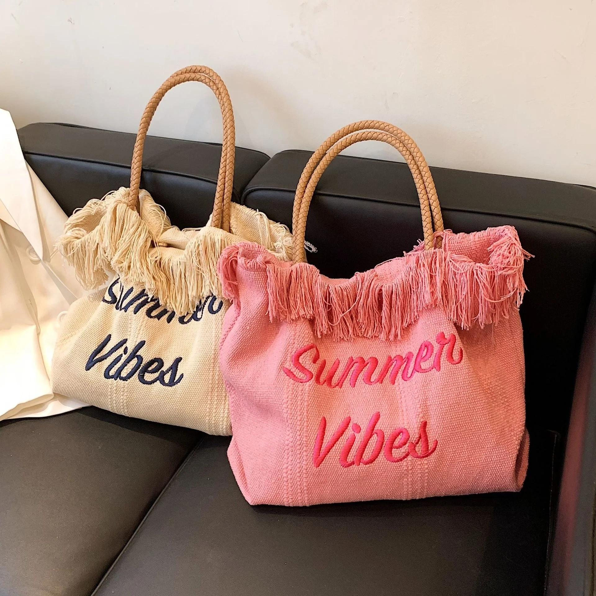 New Women's Bag Shoulder Underarm Canvas Tassel European and American Style Large-capacity Casual Tote Lady Handbag
New Women's Bag Shoulder Underarm Canvas Tassel European and American Style Large-capacity Casual Tote Lady Handbag